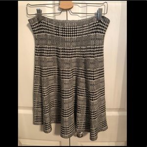 MAX STUDIO Houndstooth knee length skirt